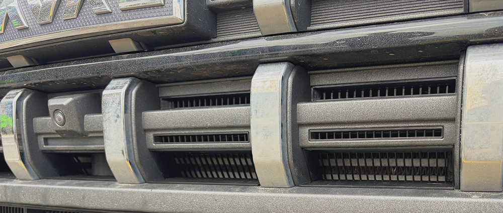 ФОТО Liana.Market LMVVBHH3V Вставки в бампер Haval H3 (ДоРес