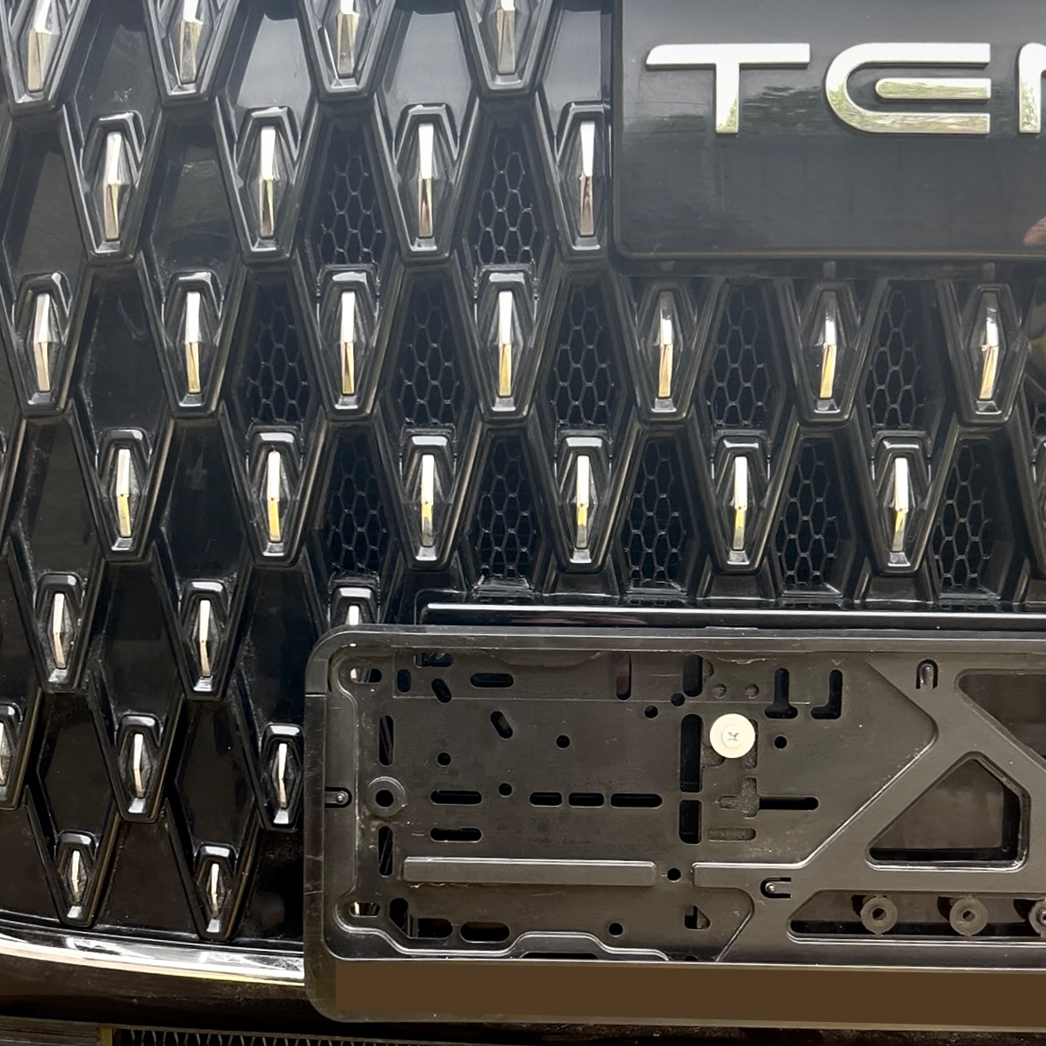 ФОТО Liana.Market LMVTT7V Вставки в бампер Tenet T7 верхние